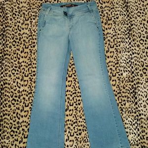 "Grane" Light Wash Flares